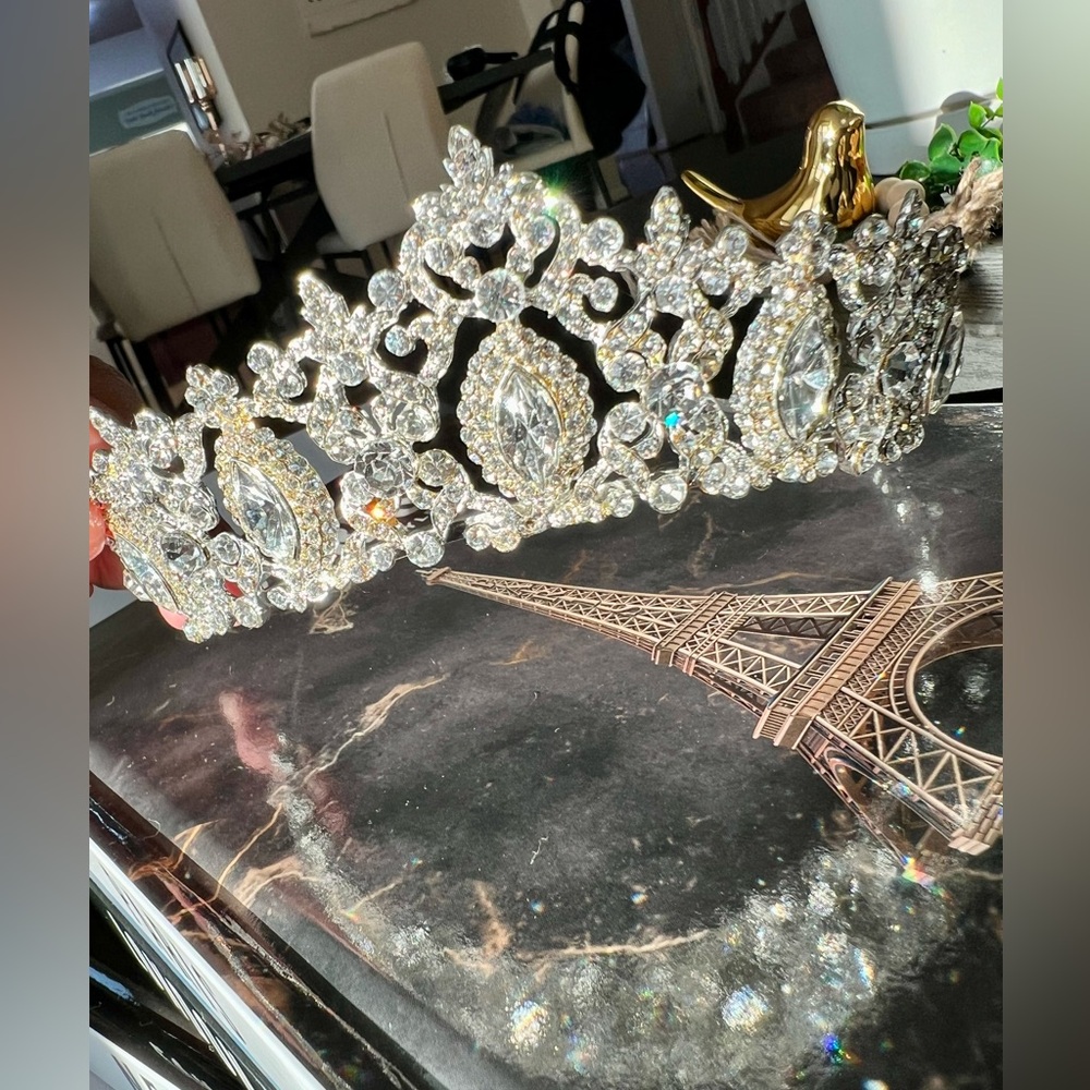 David’s Bridal Crown - Picture 7 of 10
